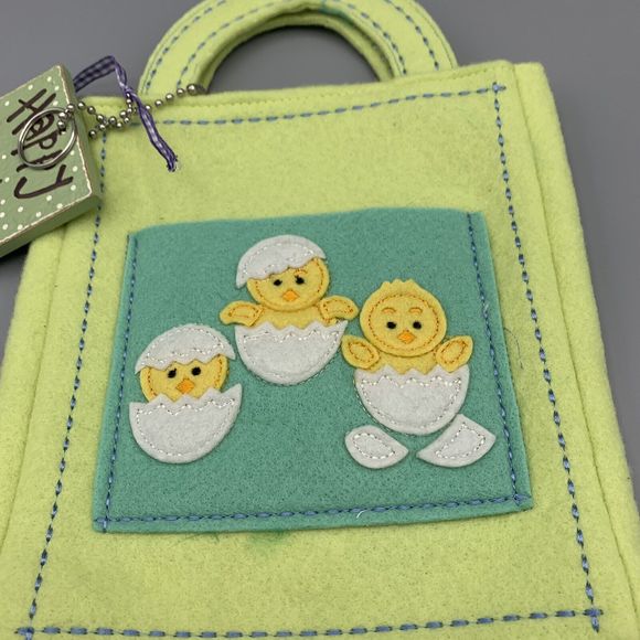 Embroidered Felt Easter Bag Tote Easter Chicks and Happy Easter Wooden Tag - Picture 3 of 9